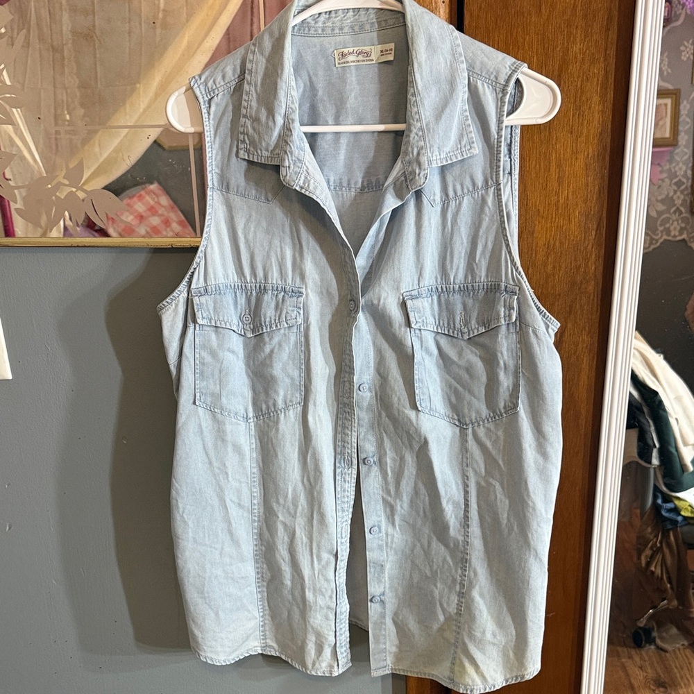 Faded Glory Light Blue Sleeveless Button-Down Shirt